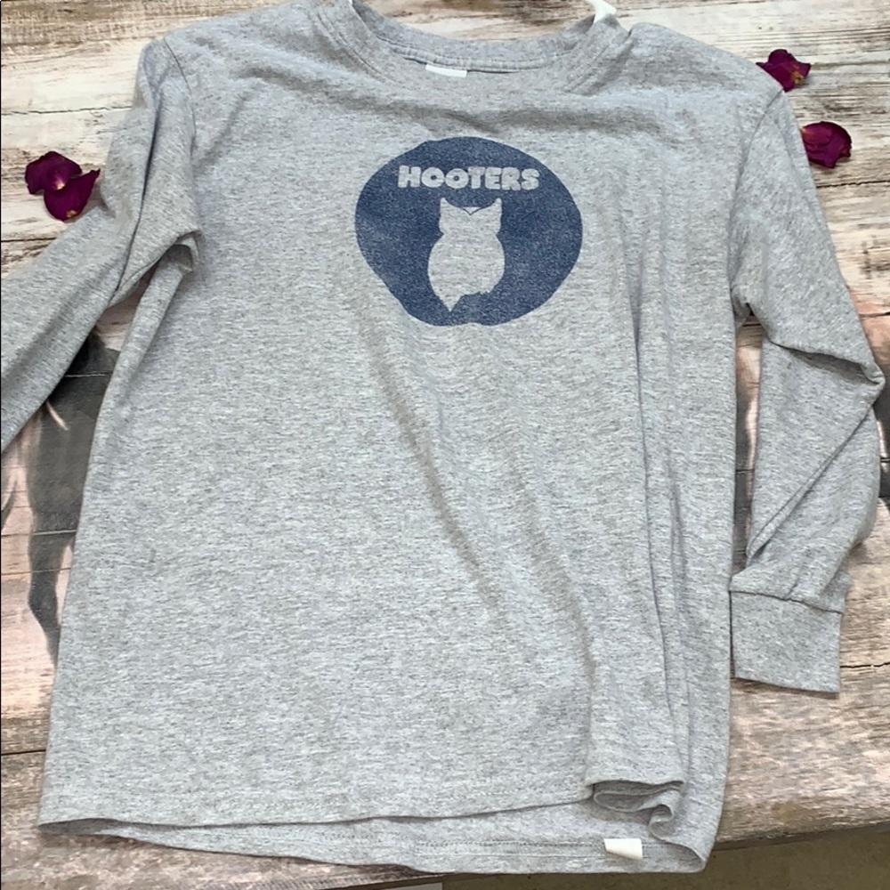 Hooters top 🌻